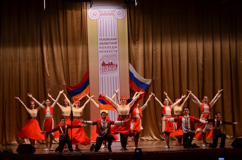 Файл:Танцевальный ансамбль «Ераз» (Псков) 26.04.2018-5.jpg