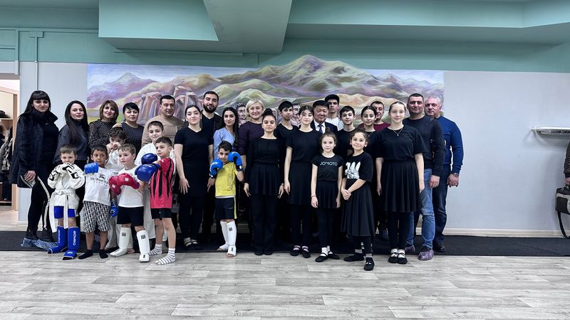 Файл:Культурно-образовательный центр «Маштоц» (Чита) 2014-2.jpg