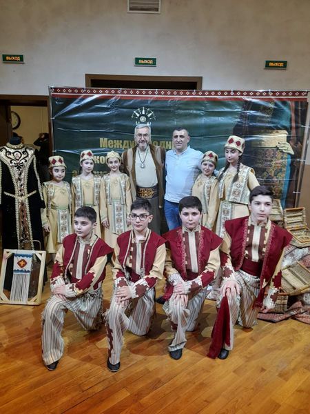 Файл:Ансамбль «Арарат» (Владимир) 30.04.2022-2.jpg