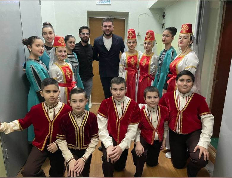 Файл:Танцевальный ансамбль «Аракс» (Обнинск) 14.02.2022-1.jpg